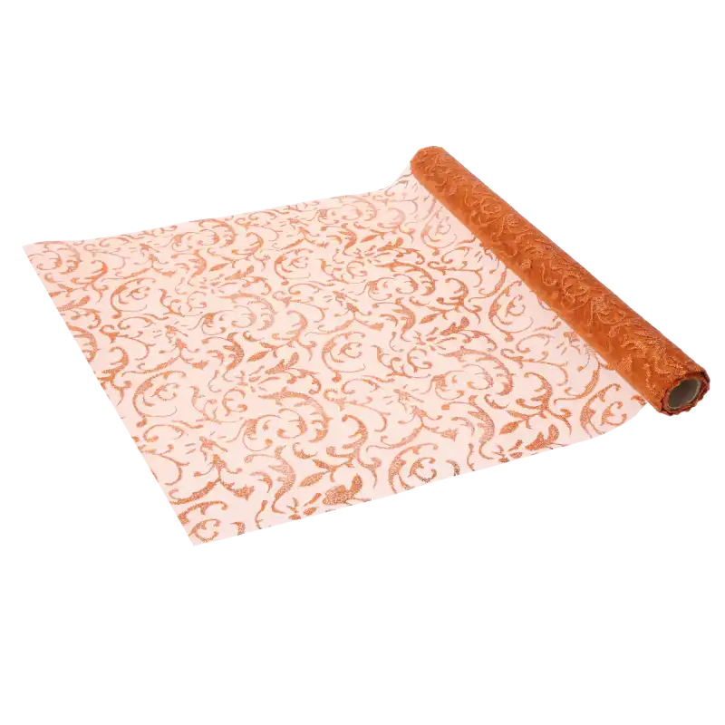 Rolka organzy o szerokości 35 cm w kolorze pomarańczowym z ozdobnym, ażurowym wzorem na całej powierzchni materiału.