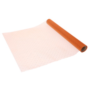 Pomarańczowa organza w kropki nawinięta na tekturową rolkę, ukazująca delikatną, półprzezroczystą strukturę materiału florystycznego.