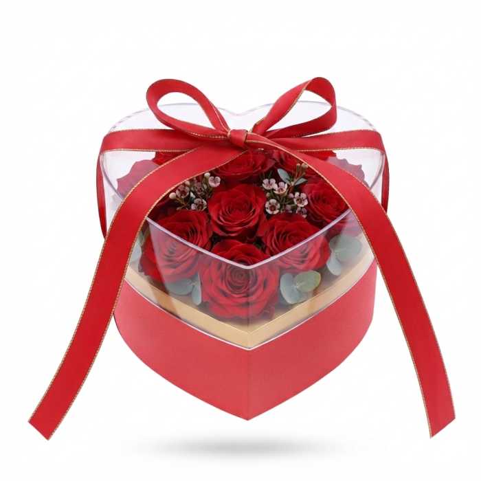czerwony flower box serce, pudełko na kwiaty serce złote wnętrze, przezroczysta pokrywka flower box, flower box na Walentynki, pudełko na mydlane róże, elegancki flower box czerwony, flower box na prezenty, pudełko prezentowe, opakowania na prezenty