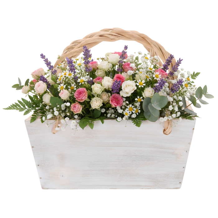 Biała, drewniana skrzynka okazjonalna 19x11 cm z uchwytem z plecionki, wypełniona kolorową kompozycją florystyczną.