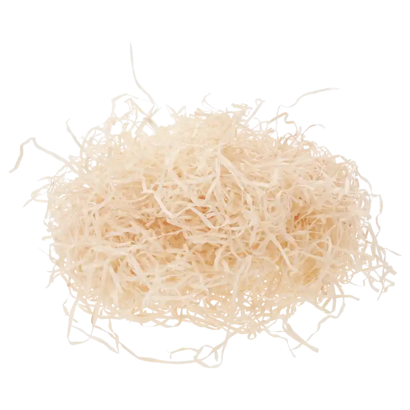 Kłębek naturalnej wełny drzewnej, wykorzystywanej do dekoracji i pakowania prezentów. Lekka struktura ułatwiająca aranżację wnętrza paczki.