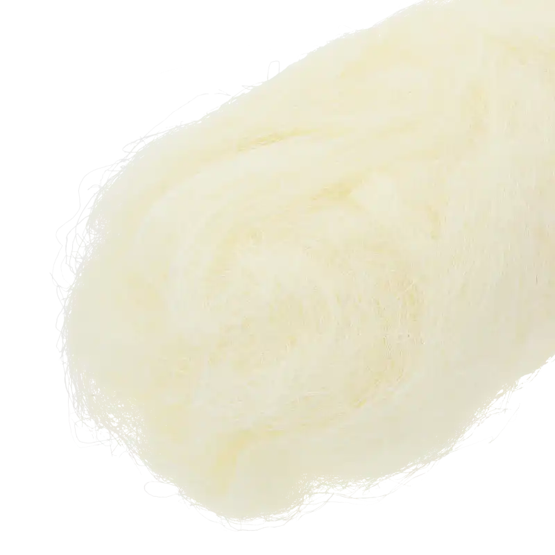 Naturalny sizal jasny 400g to dekoracyjny materiał florystyczny, idealny jako wypełnienie pudełek prezentowych i torebki do kwiatów, tworzący lekkie aranżacje w stylu boho.