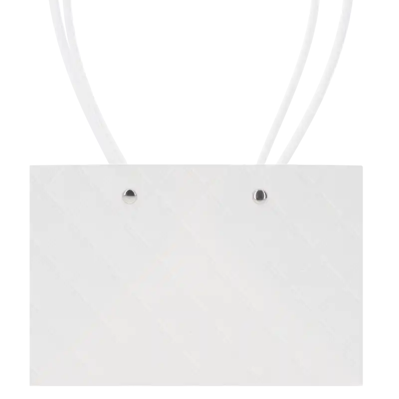 Zbliżenie na fakturę białej torebki kwiatowej 35 cm z widocznym geometrycznym tłoczeniem oraz metalowymi mocowaniami rączek.