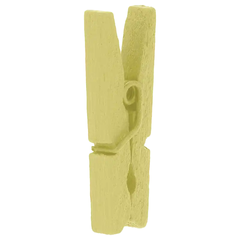 Półprofilowe ujęcie drewnianej mini klamerki w jasnym kolorze o długości 3 cm, prezentujące strukturę materiału i sprężynę.