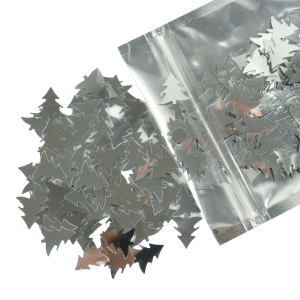Srebrne confetti w kształcie choinek o rozmiarze ok 2 cm. Opakowanie zawiera 36 g błyszczących ozdób świątecznych.