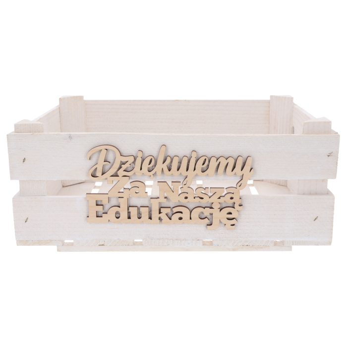 Biała drewniana skrzynka na prezenty 32 cm z ozdobnym, drewnianym napisem Dziękujemy za naszą edukację na froncie.