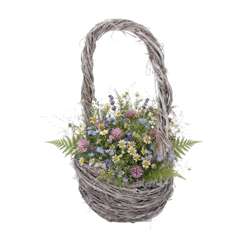 Zbliżenie na splot patyków tworzących korpus kosza. Widoczna folia ochronna wewnątrz ułatwiająca sadzenie żywych roślin.
