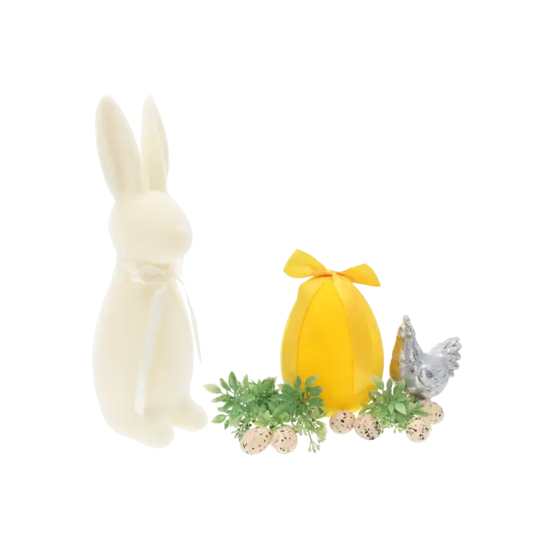Zając kremowy 30 cm w otoczeniu wielkanocnych pisanek, kwiatów i ceramicznej figurki kurki.