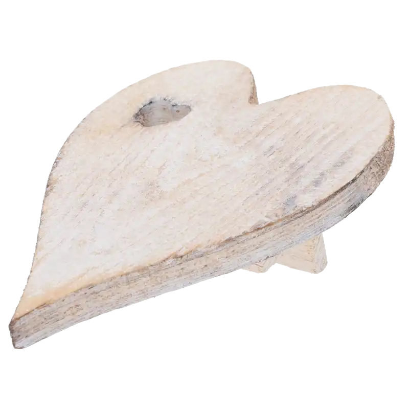 Statuetka w kształcie serca 20 cm drewniana, postarzana ozdoba z z bazy bieli i szarości z wycięciem na kwiaty. Stylowy podkład pod kompozycje florystyczne i stroiki okolicznościowe, hurtownia florystyczna, sklep z dekoracjami.