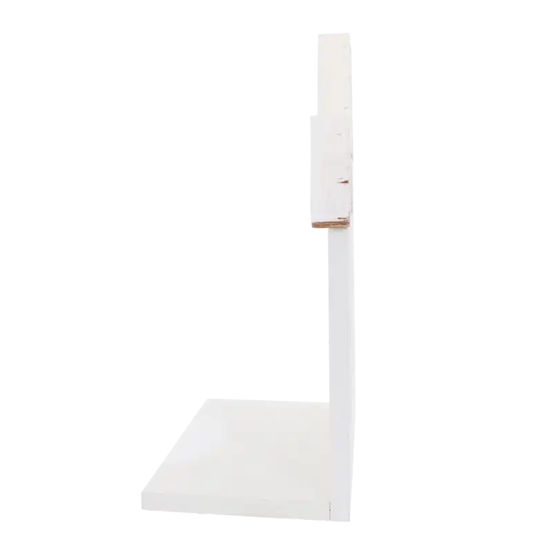 Widok z boku ukazujący płaską konstrukcję białego domku dekoracyjnego o głębokości 15 cm.