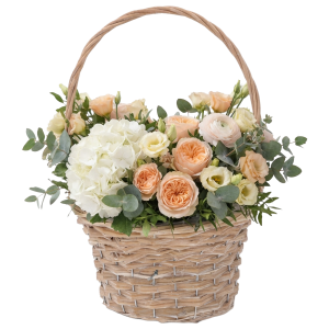 Naturalny kosz wiklinowy w rozmiarze L wypełniony pastelowymi kwiatami. Dekoracja florystyczna na białym tle, pokazująca pojemność naczynia.