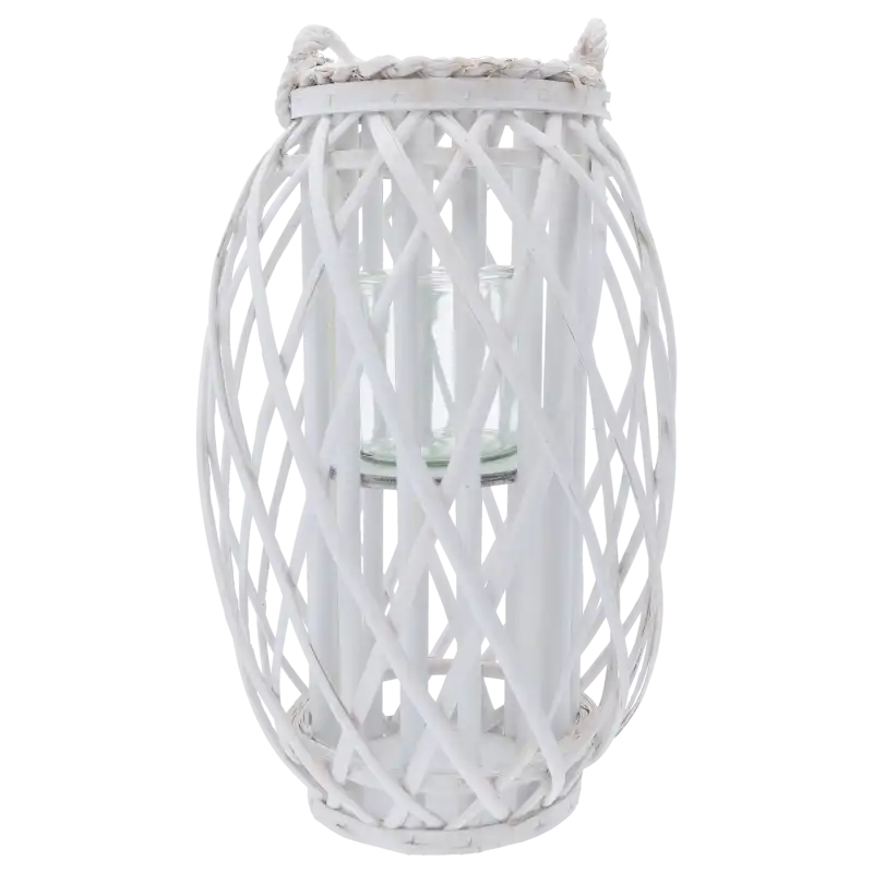 Biały lampion wiklinowy o wysokości 40 cm ze szklanym wkładem. Ozdobna plecionka tworzy nowoczesny i przytulny klimat.