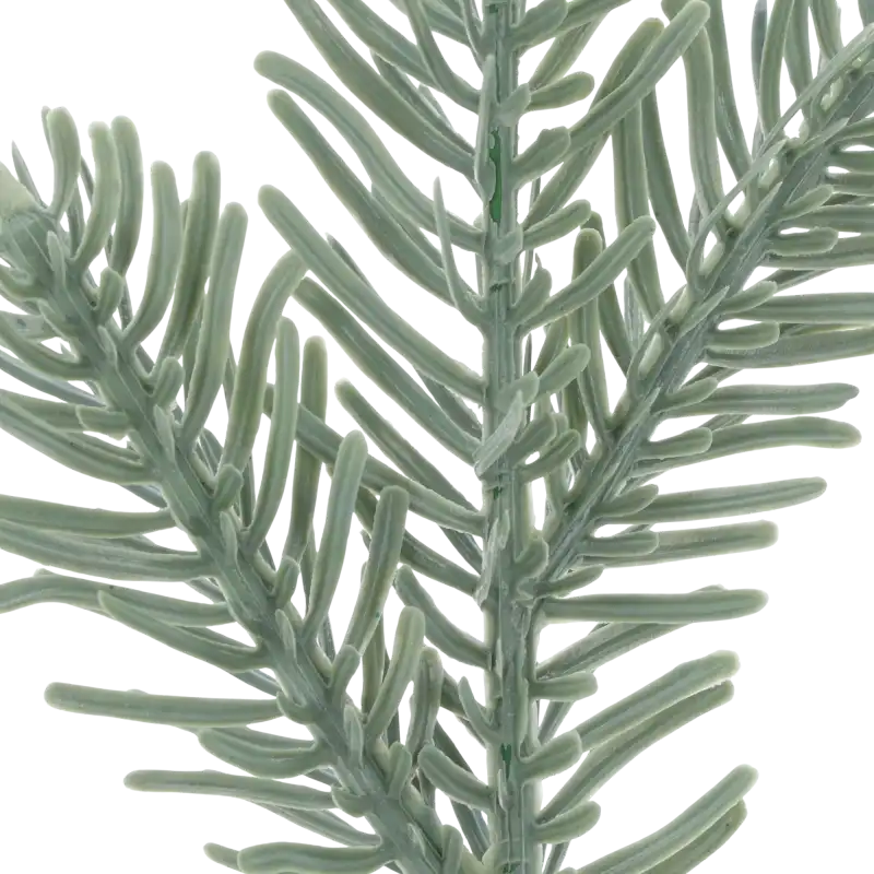 Zbliżenie na szczegółową fakturę i zielone igliwie gałązki bożonarodzeniowej świerk 20 cm Trend Deco.