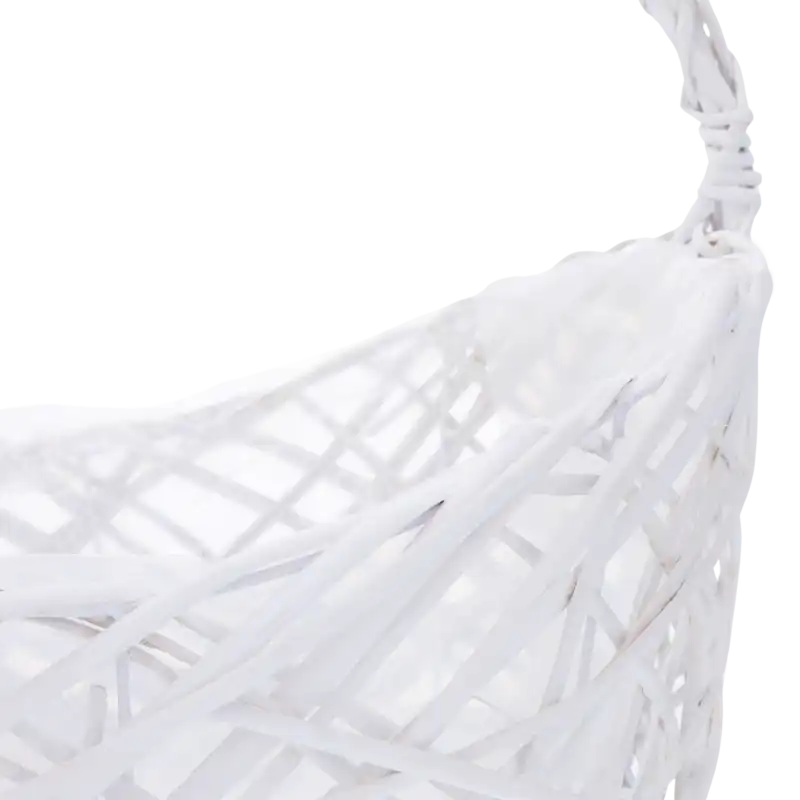 Zbliżenie na wiklinowy splot białego kosza 43 cm z folią