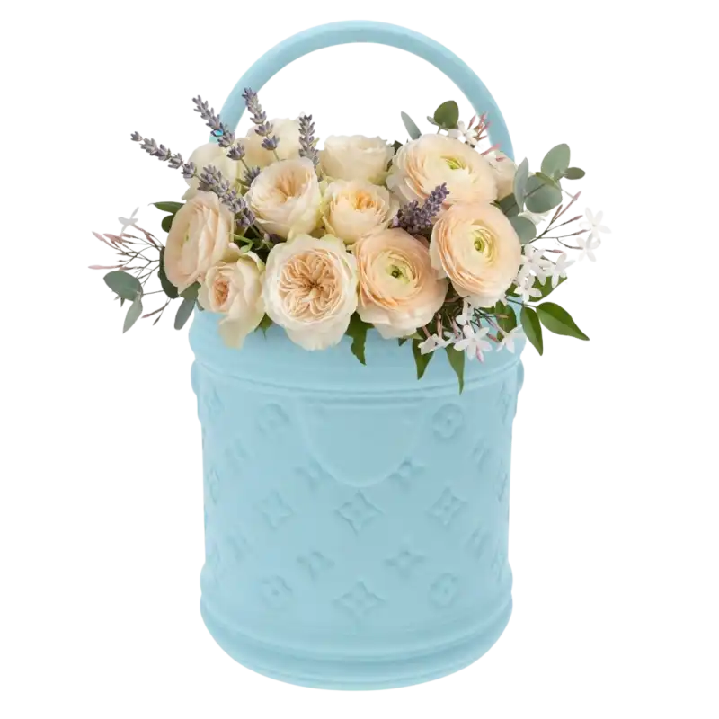Gipsowa osłonka 28x15 cm z dekoracyjnym wytłaczaniem i rączką, widoczna na wprost na białym tle, z eleganckimi kwiatami
