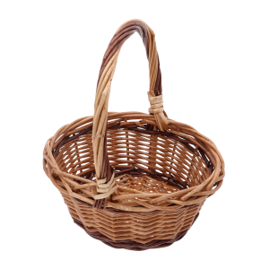Okrągły brązowy koszyk wiklinowy 22 cm z pałąkiem na białym tle