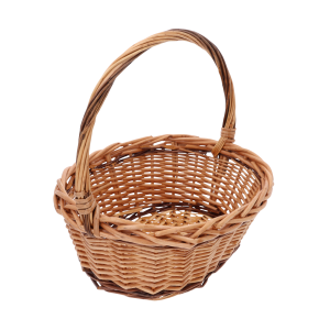 Brązowy owalny kosz wiklinowy 32x28 cm z pałąkiem na białym tle