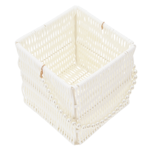 Kwadratowy biały koszyk z perełkami o wymiarach 14x14x15H cm na białym tle