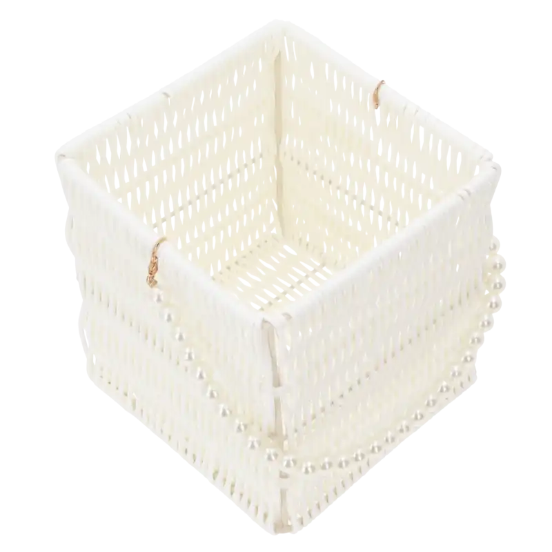 Kwadratowy biały koszyk z perełkami o wymiarach 14x14x15H cm na białym tle