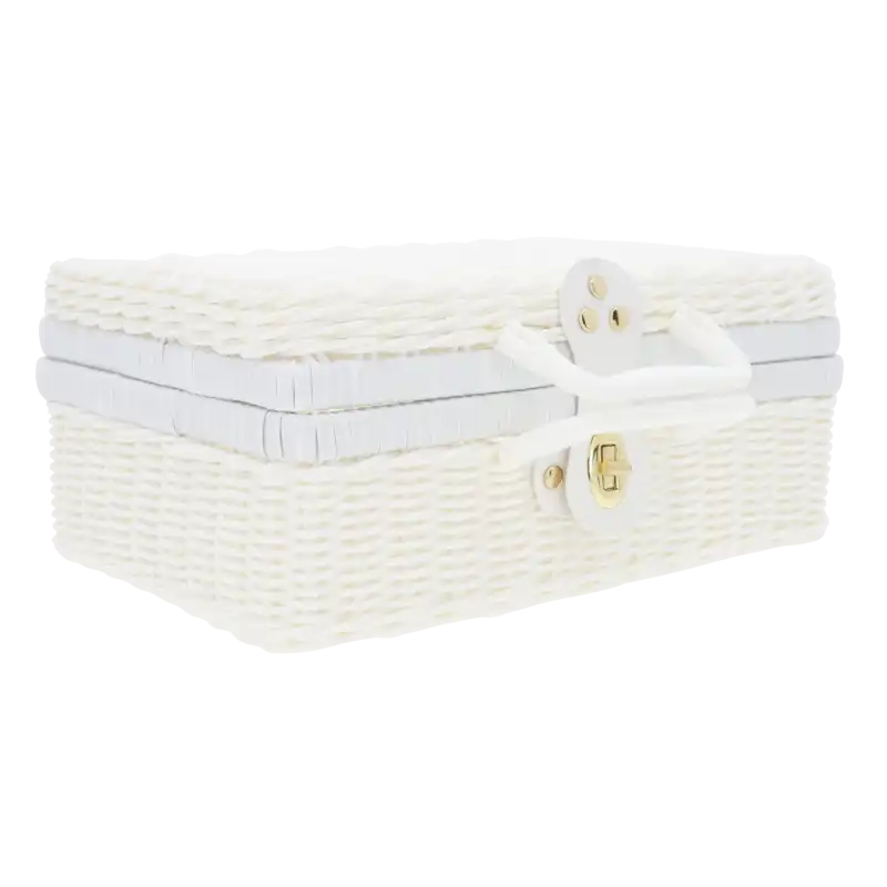 Biały kuferek dekoracyjny walizka 30x22 cm z plecionki ze złotym zapięciem