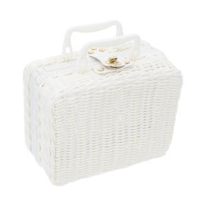 Biały kuferek dekoracyjny walizka 23x18 cm z plecionki z uchwytem i złotym zapięciem.