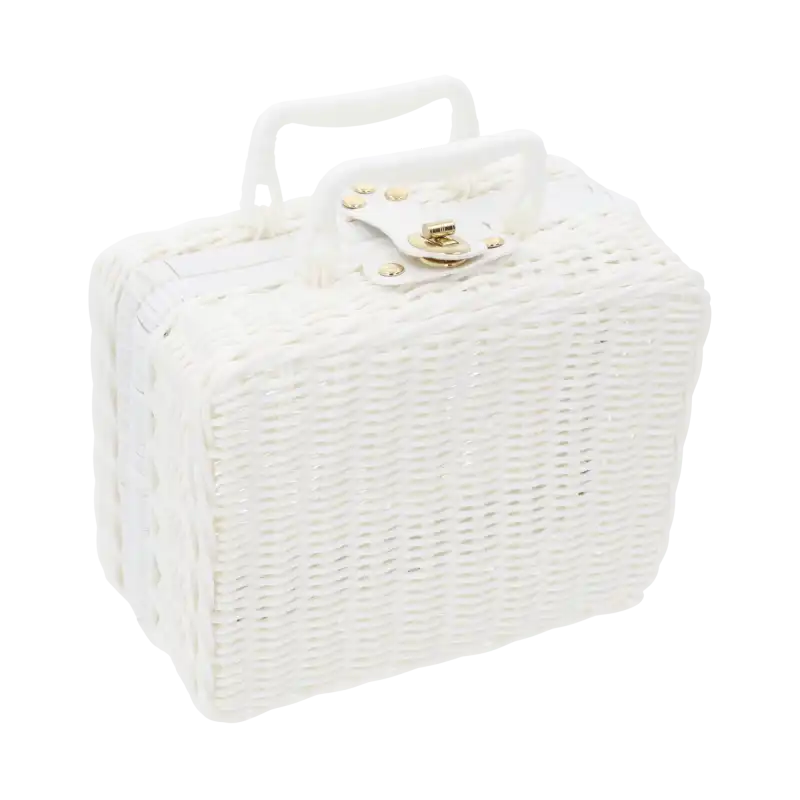 Biały kuferek dekoracyjny walizka 23x18 cm z plecionki z uchwytem i złotym zapięciem.