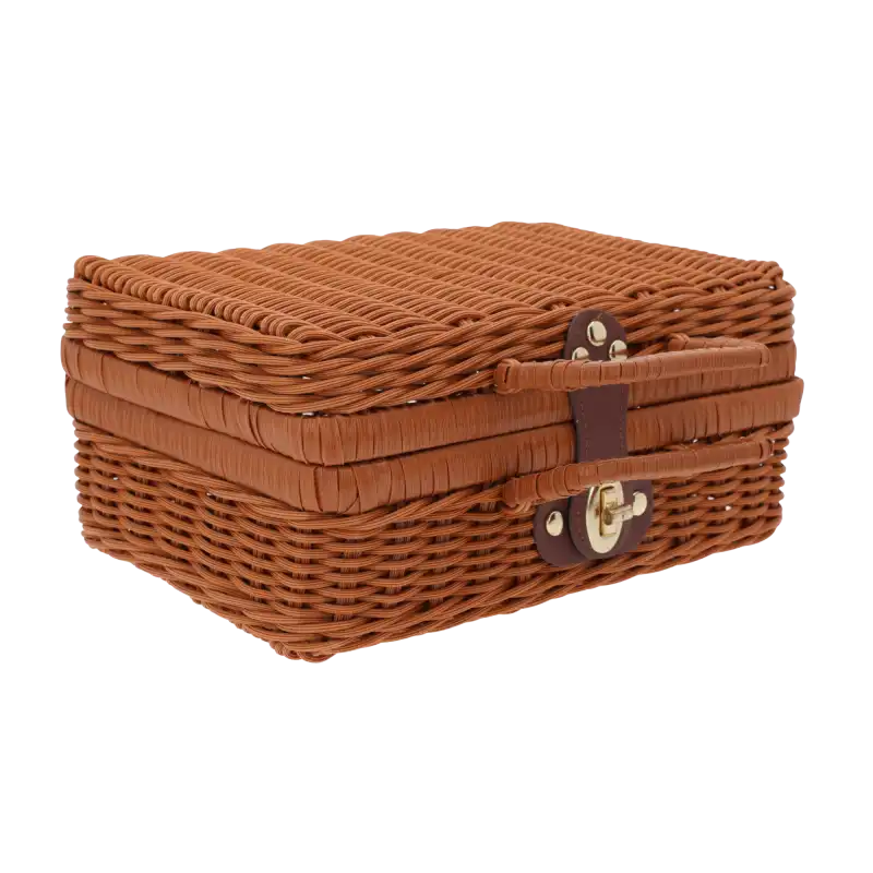 Brązowy kuferek dekoracyjny walizka 26x18 cm ze złotym zapięciem i plecionką.