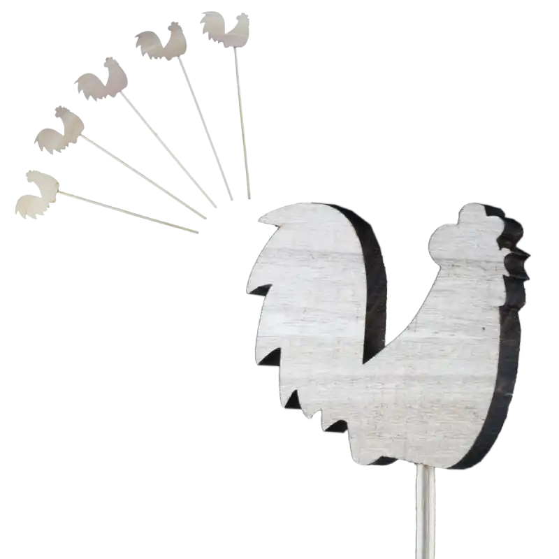 Drewniany kogut na piku 8 cm, zestaw 5 sztuk. Dekoracja do stroików wielkanocnych z długim, 24 cm patyczkiem.