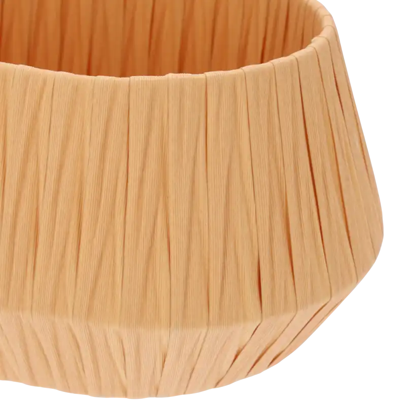 Beżowa owalna osłonka z plecionki 26x17 cm na białym tle