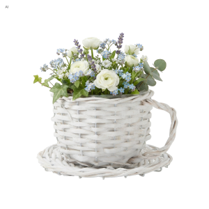 Biała wiklinowa filiżanka 20 cm wypełniona bukietem wiosennych kwiatów na białym tle