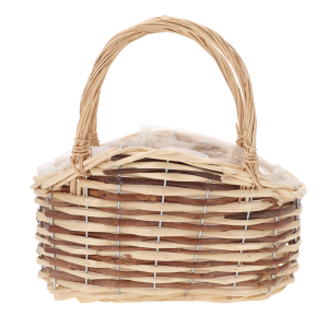 Owalny kosz wiklinowy z folią M 27 cm na białym tle
