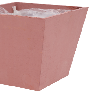 Różowa drewniana skrzynka na kwiaty 15x15x12 cm w zbliżeniu, pokazująca fakturę materiału na białym tle