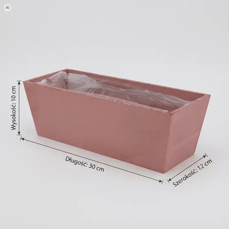 Różowa drewniana skrzynka 30x12x10 cm z widocznymi wymiarami długości, szerokości i wysokości naniesionymi na ujęcie z folią w środku