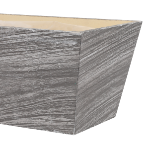 Zbliżenie na narożnik i widok z bliska szarej drewnianej skrzynki na kwiaty 20x12x10 cm pokazujące przetartą fakturę materiału.