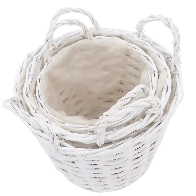 Białe okrągłe osłonki wiklinowe 3 szt z widoczną folią w środku ułożone jedna w drugą z góry L 25 cm, M 25 cm i S 23 cm