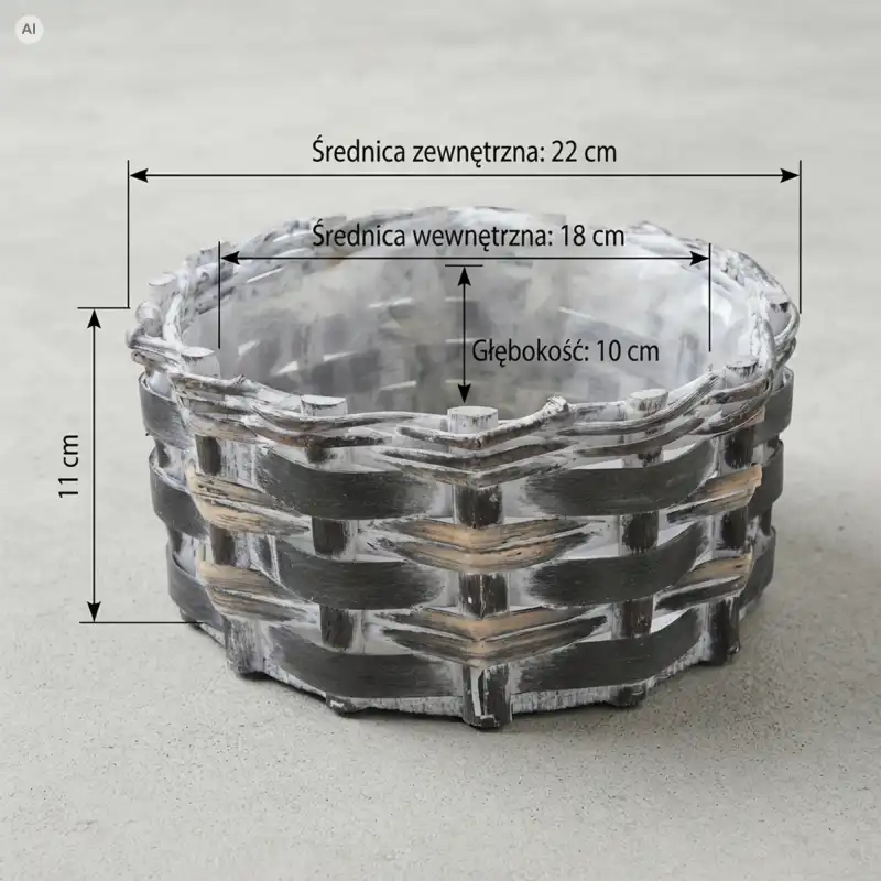 Ciemna drewniana osłonka na kwiaty M 22 cm w formie plecionego kosza z folią, prezentowana z graficznym oznaczeniem wymiarów technicznych.