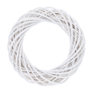 Biały wianek wiklinowy o średnicy 35 cm na gładkim, neutralnym tle
