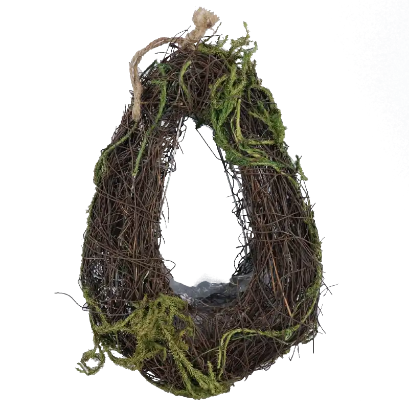Wisząca osłonka faszynowa z mchem o wysokości 30 cm. Naturalna zawieszka posiada wewnątrz praktyczną folię ochronną oraz jutowy sznurek ułatwiający montaż na balkonie lub tarasie.