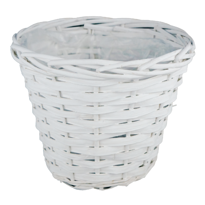 Okrągła biała wiklinowa osłonka na doniczkę o średnicy 22 cm i wysokości 19 cm. Wyłożona praktyczną folią ochronną, stanowi idealną bazę do domowych roślin doniczkowych oraz kompozycji ze sztucznych kwiatów.